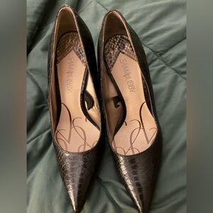 Sam & Libby Black Textured Snake skin Pump Heels slightly used